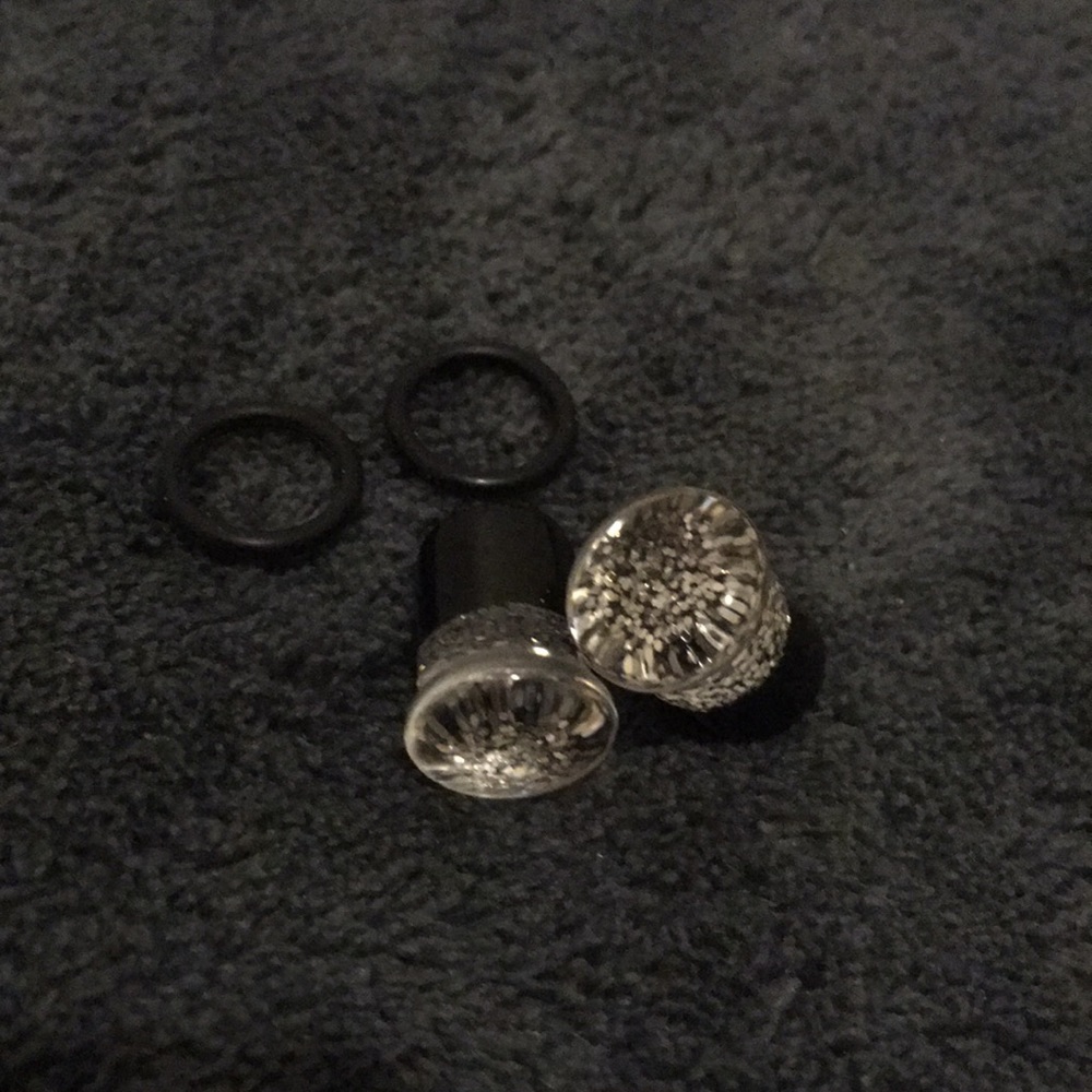 Size 0 plugs